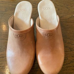 Tan leather clog